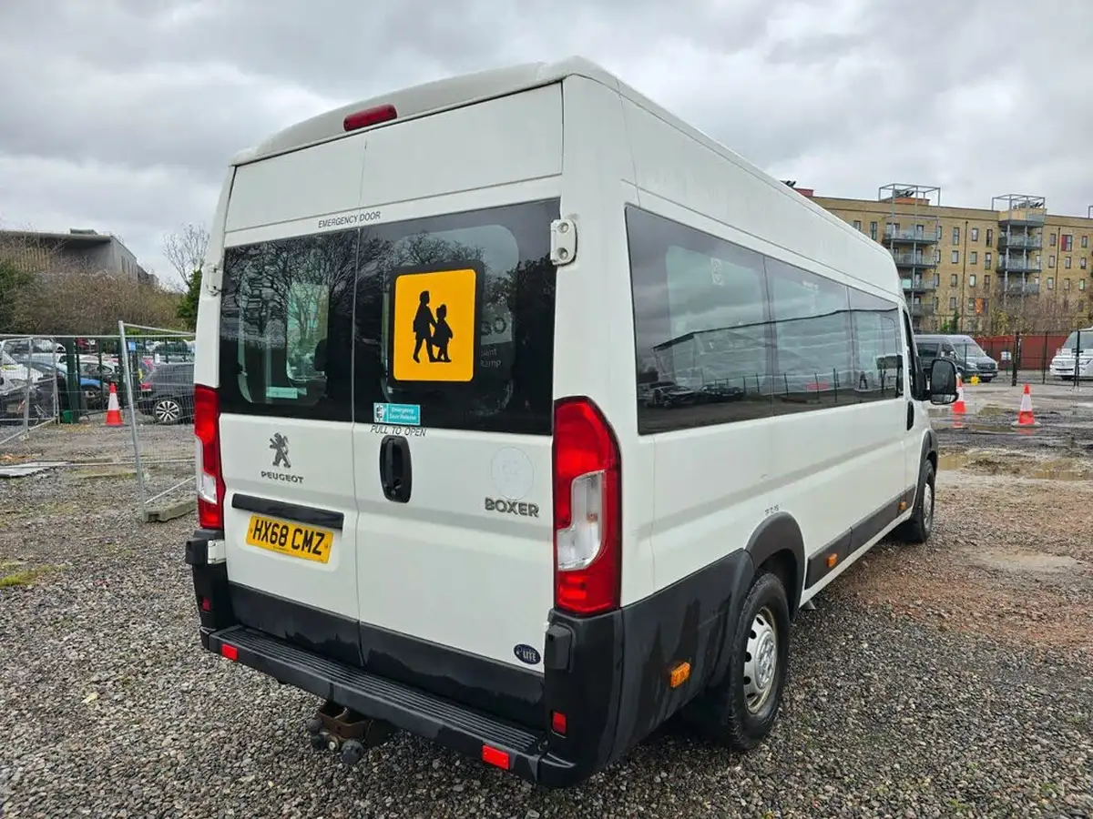2018-peugeot-boxer-20-bluehdi-440-l4-h2-130-panel-big-17