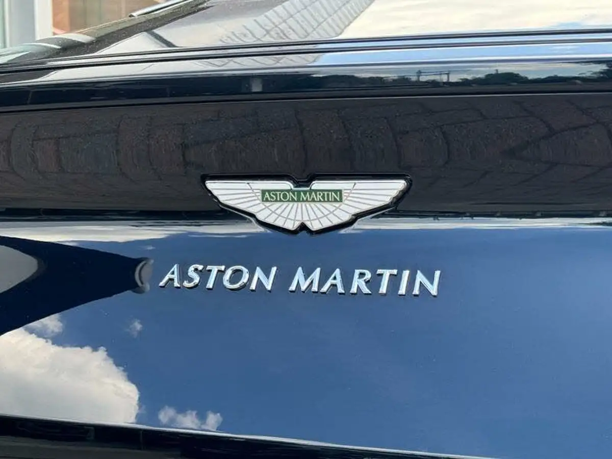 2017-aston-martin-db11-52-v12-big-7