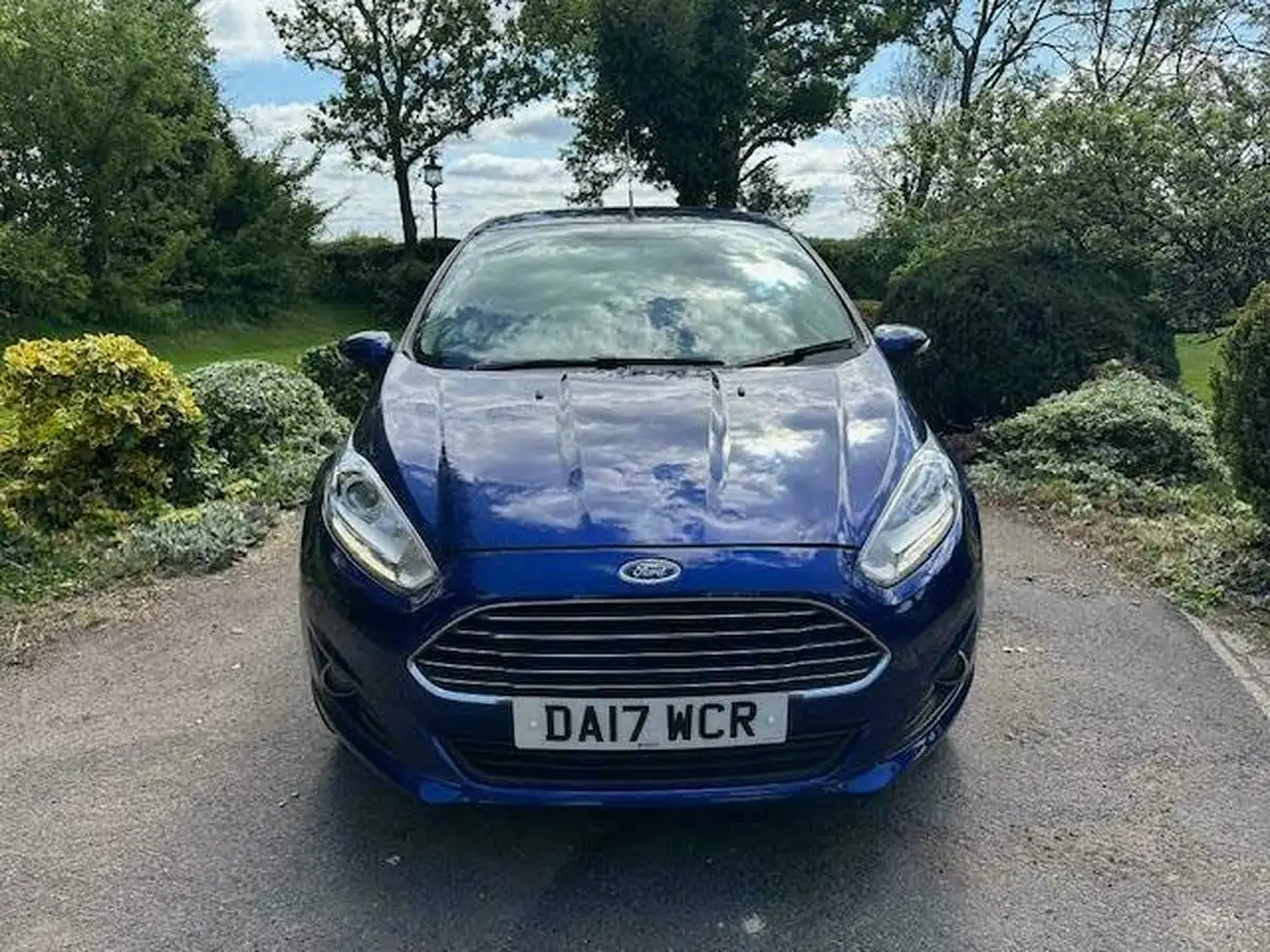 2017-ford-fiesta-125-zetec-5d-big-2