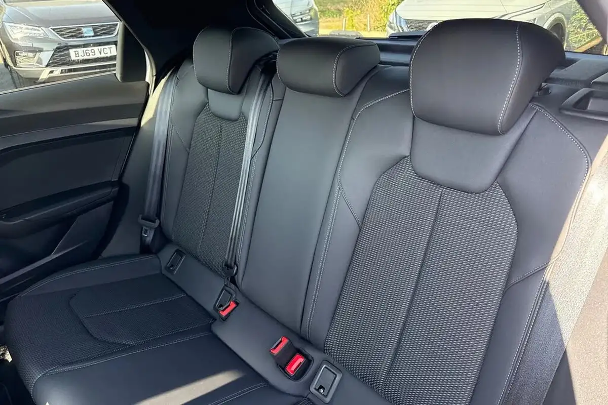 2024-audi-a1-10-30-tfsi-black-edition-116ps-s-tronic-big-17