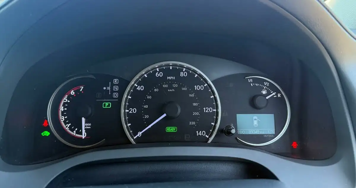 2015-lexus-ct-200h-18-advance-cvt-big-12