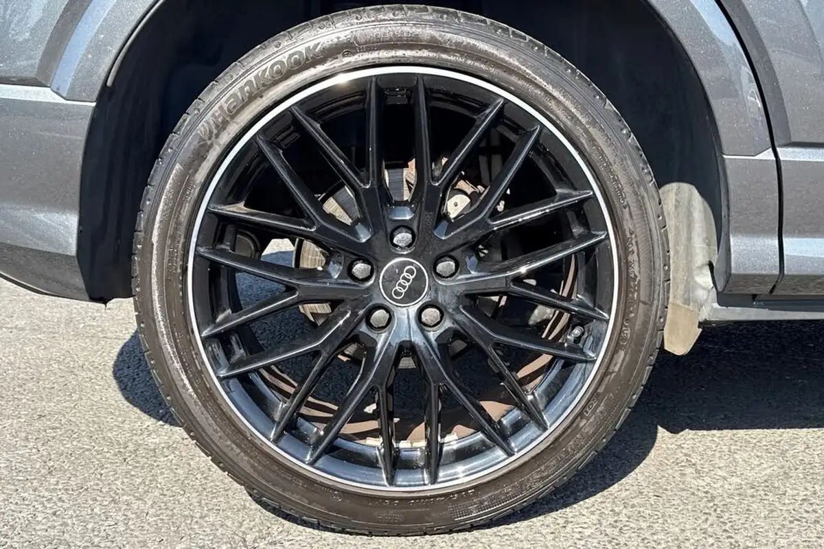 2022-audi-q2-10-30-tfsi-black-edition-big-11
