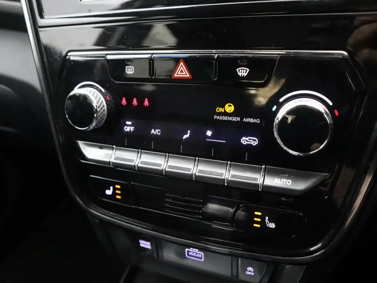 2022-kgm-ssangyong-tivoli-15-ultimate-auto-big-27