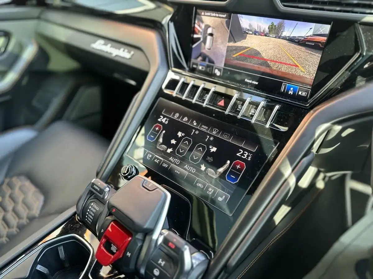 2022-lamborghini-urus-40-no-trim-big-19