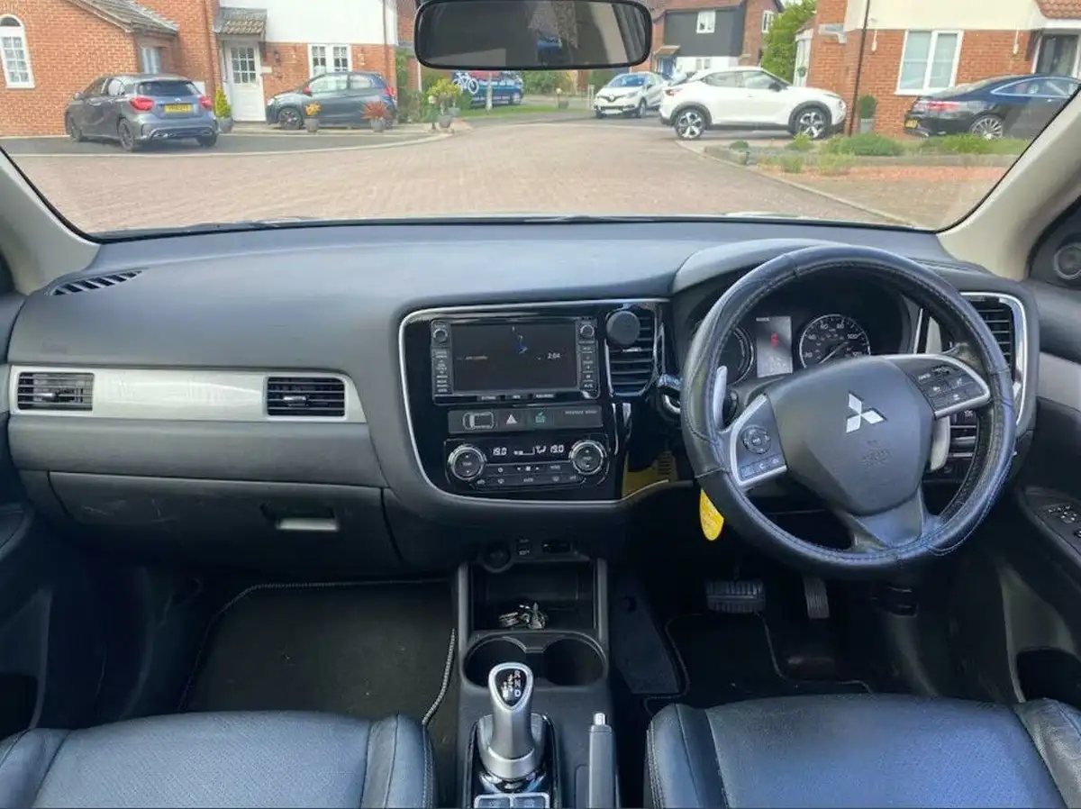 2014-mitsubishi-outlander-20-gx4hs-big-4