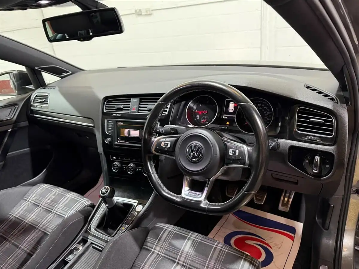 2016-volkswagen-golf-20tdi-gtd-bmtss-estate-5d-big-34