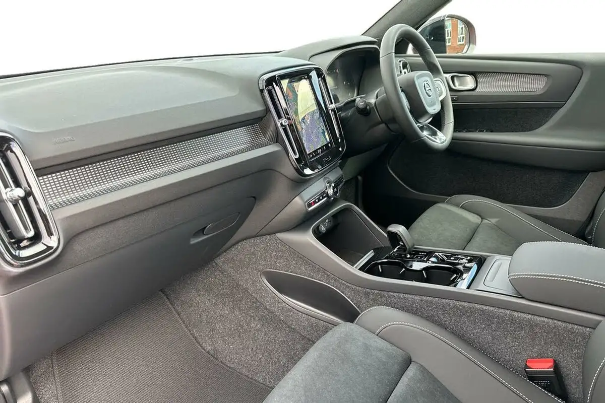 2024-volvo-xc40-20-b3-plus-big-1