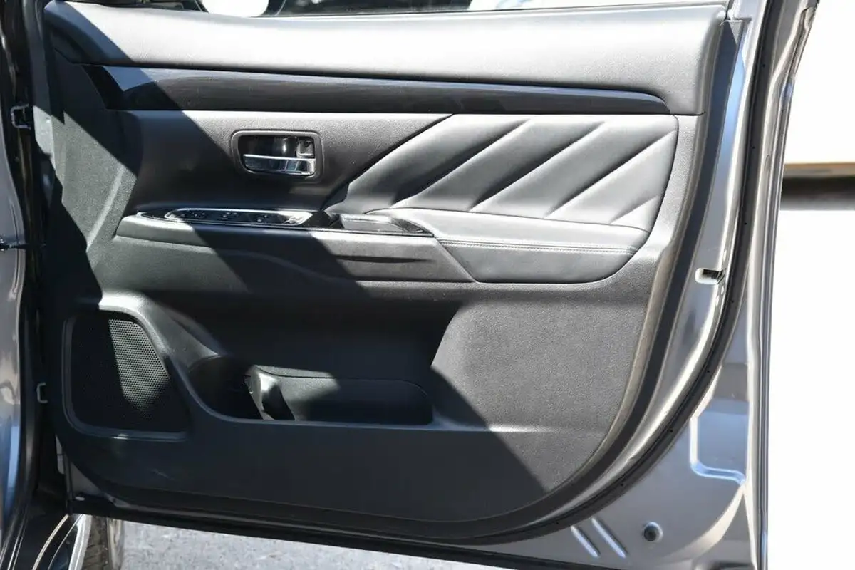 2018-mitsubishi-outlander-20-juro-phev-big-56