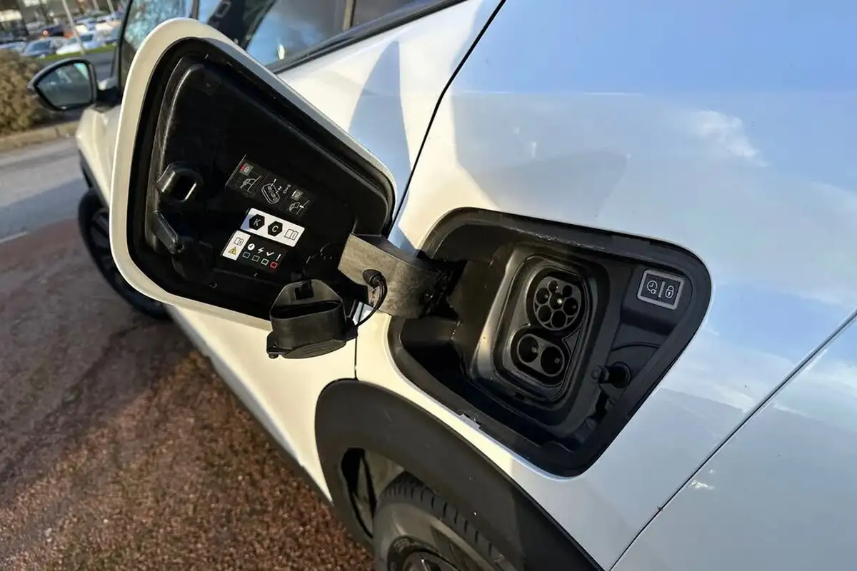 2021-peugeot-2008-suv-e-gt-premium-big-24