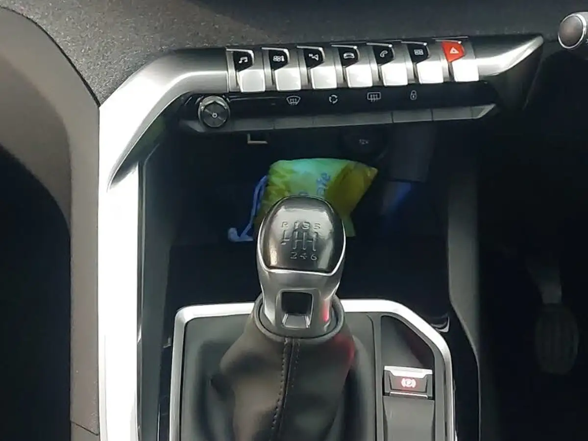 2019-peugeot-3008-suv-12-puretech-allure-big-10