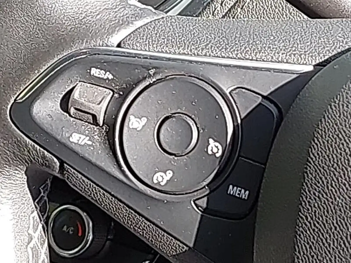 2019-vauxhall-grandland-x-12-tech-line-nav-big-15
