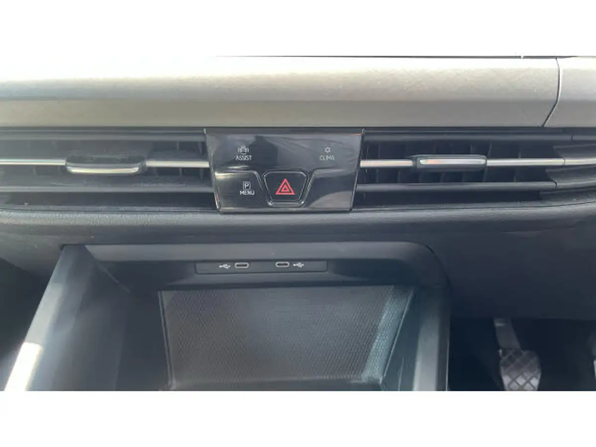 2020-volkswagen-golf-15-tsi-life-130ps-hatchback-big-26