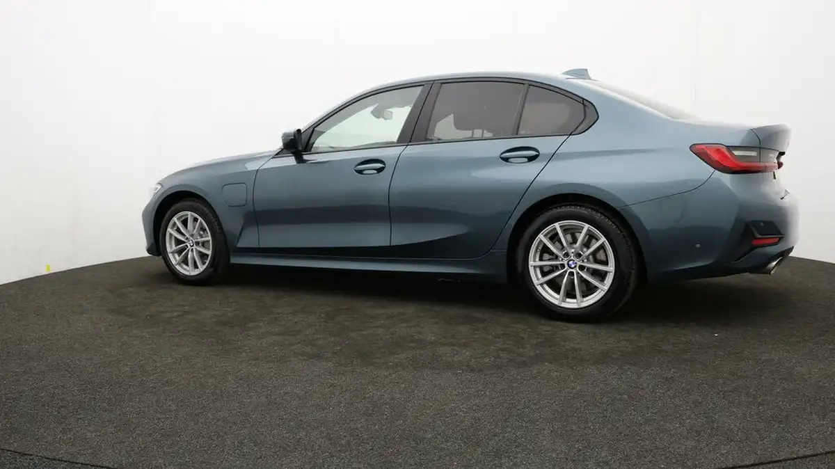 2019-bmw-3-series-20-330e-se-pro-big-64