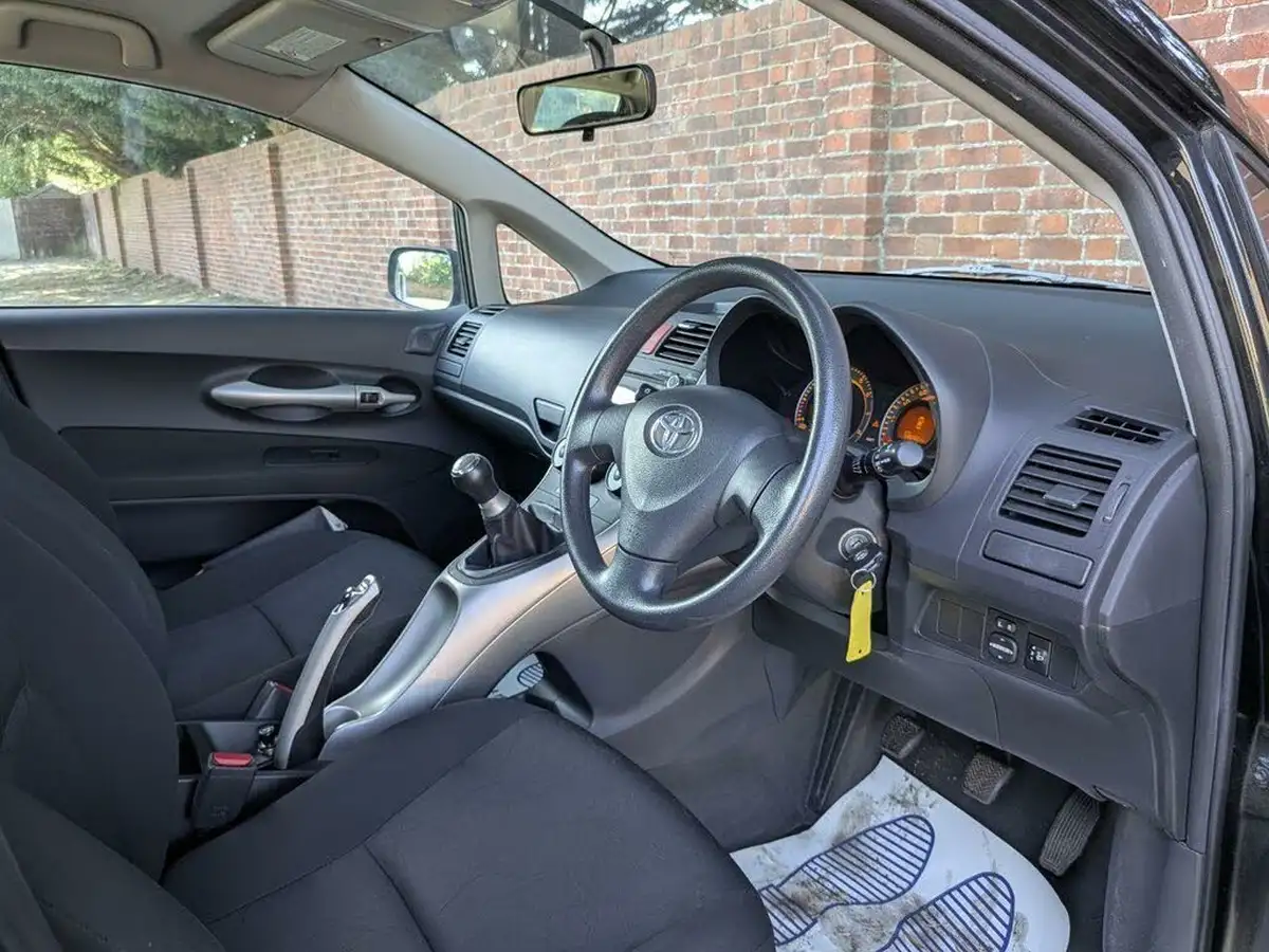 2008-toyota-auris-14-t2-5d-big-39