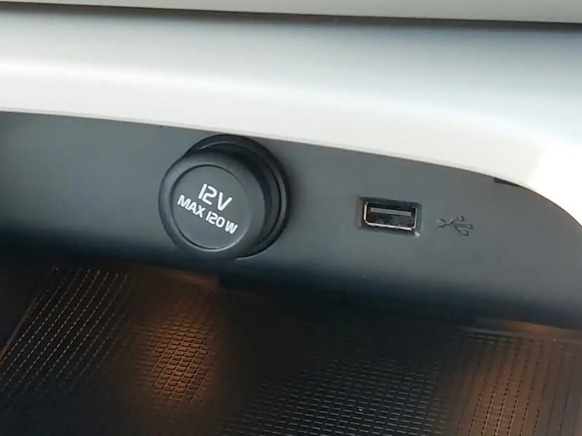 2020-volvo-xc40-20-t4-inscription-awd-big-14