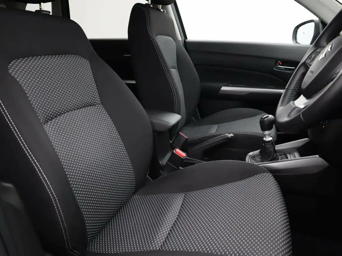 2023-suzuki-vitara-14-boosterjet-sz-t-big-10