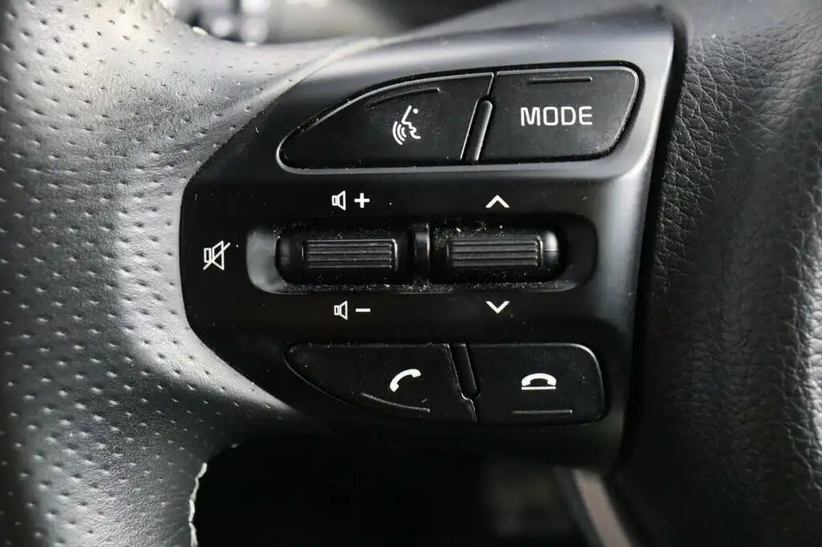 2021-kia-stonic-10-t-gdi-connect-big-20
