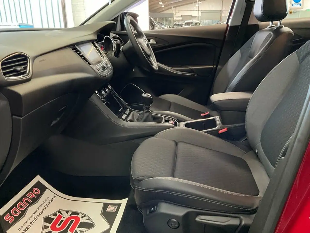 2020-vauxhall-grandland-x-12-sri-nav-big-27