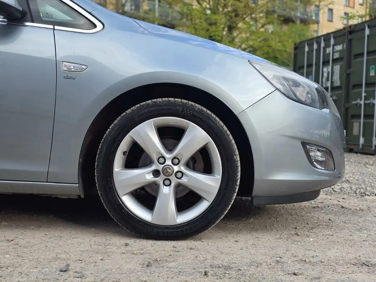 2012-vauxhall-astra-16-sri-vvt-16v-115ps-hatchback-5d-big-42