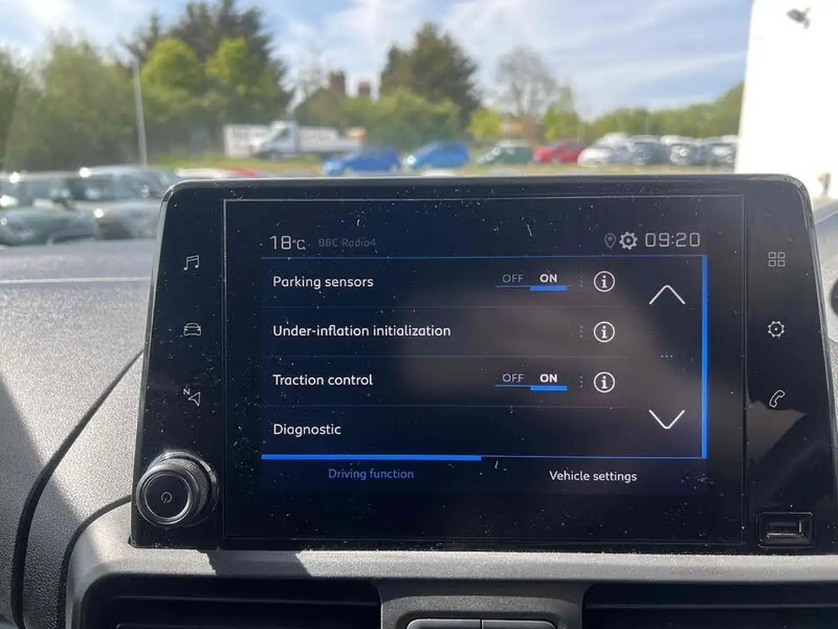 2021-peugeot-partner-15-bluehdi-1000-professional-100ps-eu6dt-panel-big-25