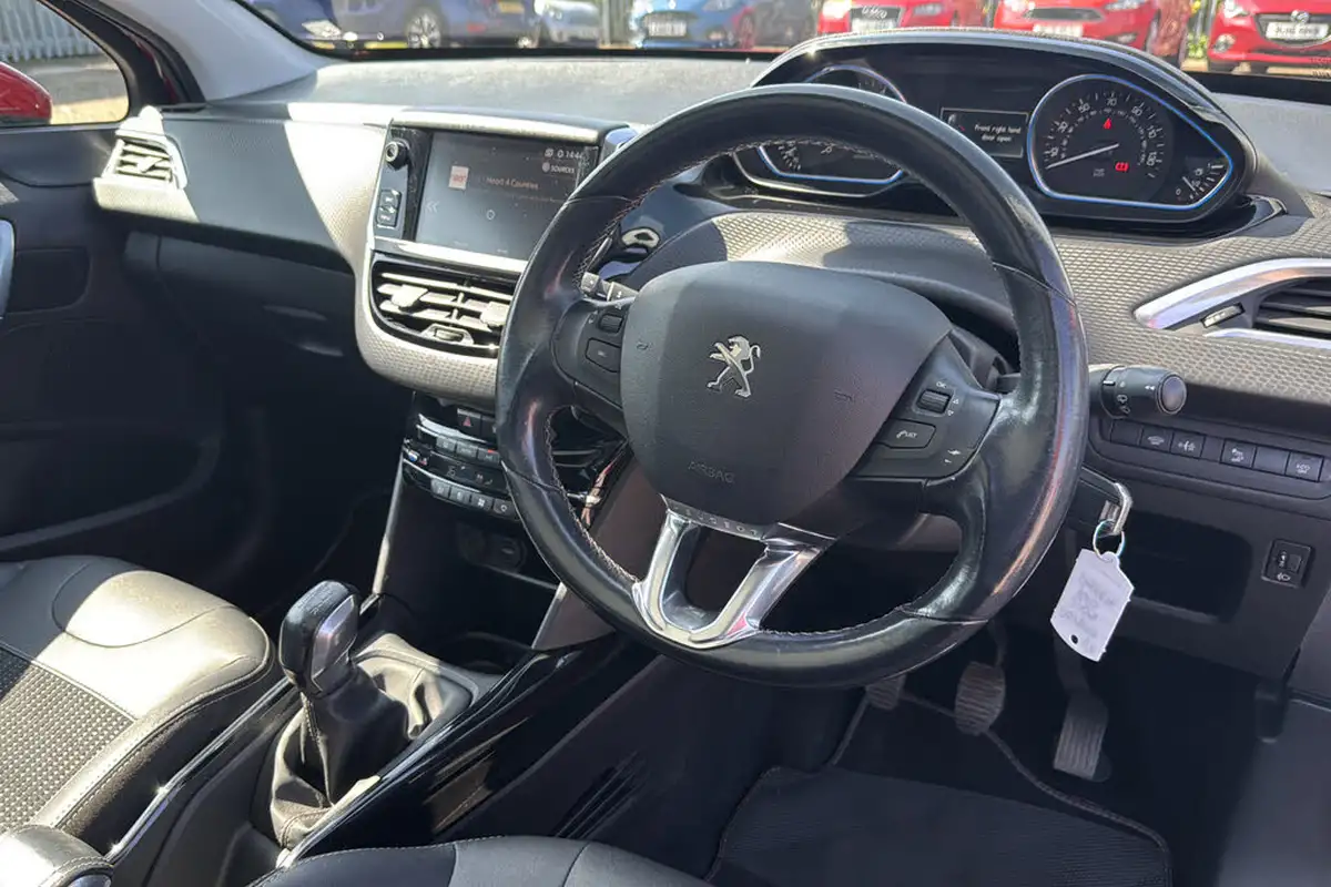2018-peugeot-2008-suv-12-puretech-allure-premium-ss-big-8