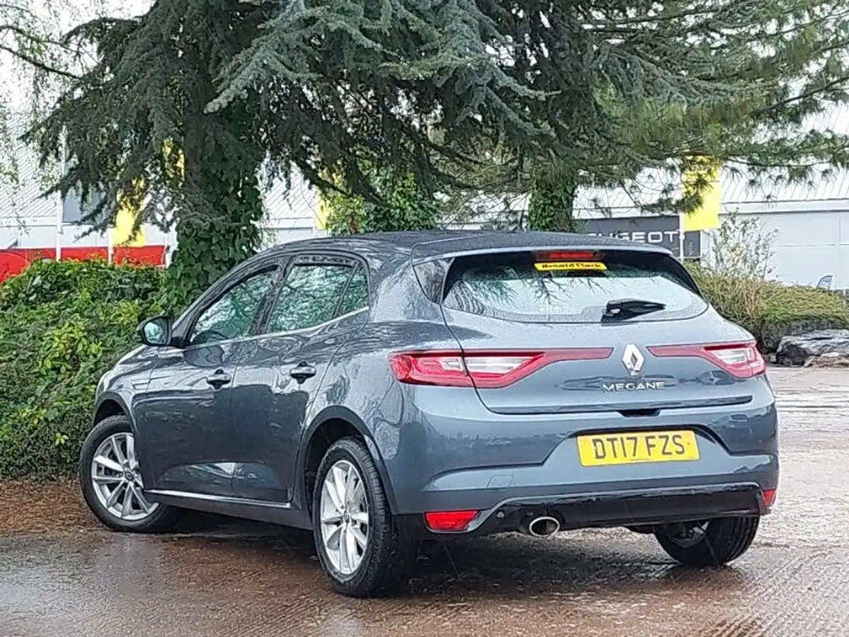2017-renault-megane-16dci-dynamique-nav-hatchback-big-1