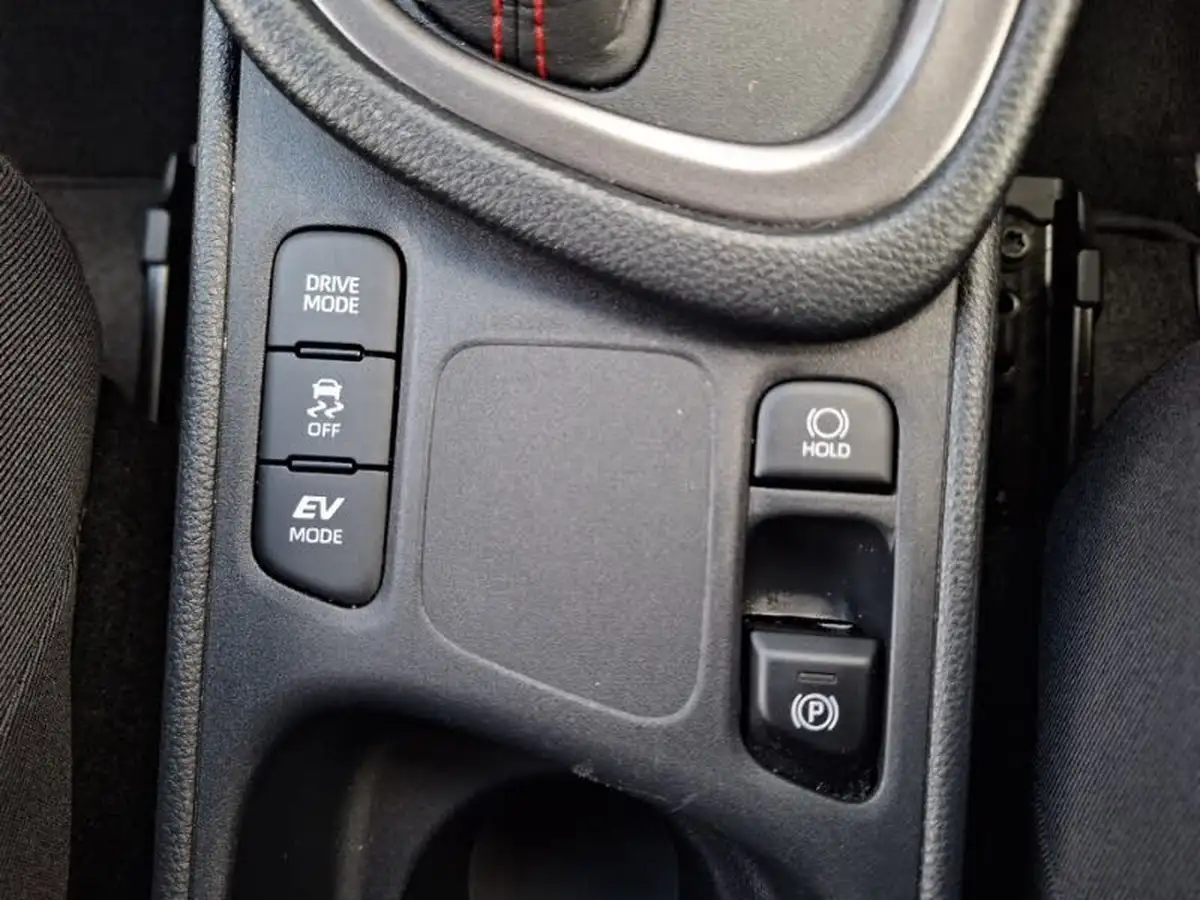 2023-toyota-yaris-15-vvt-i-gr-sport-114bhp-big-17