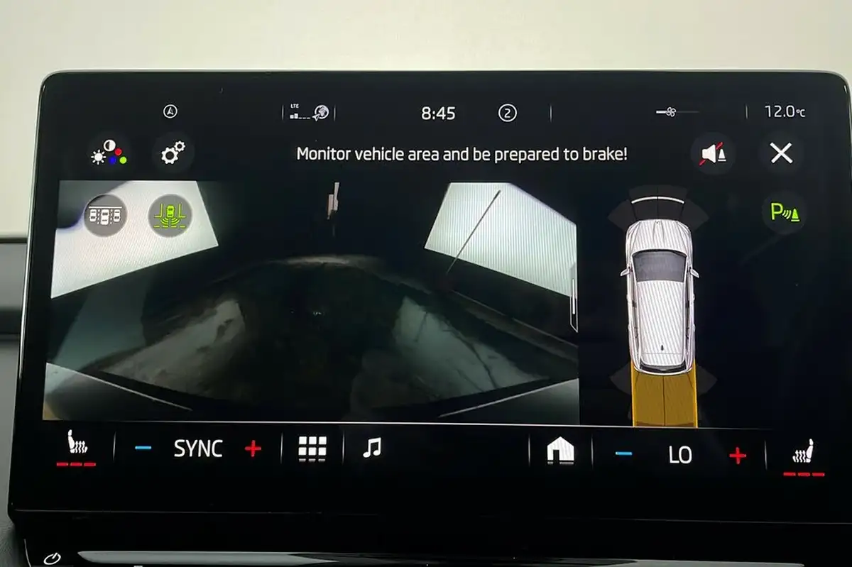 2023-skoda-enyaq-e-80-82-kwh-station-wagon-big-24