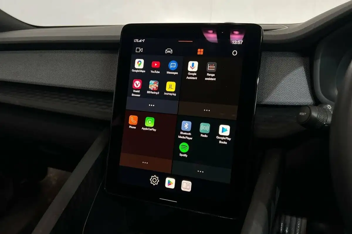 2021-polestar-polestar-2-e-ps2-300kw-long-dual-big-12