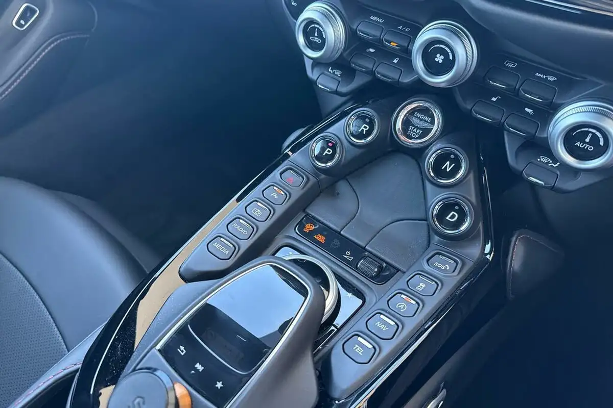 2021-aston-martin-vantage-big-9