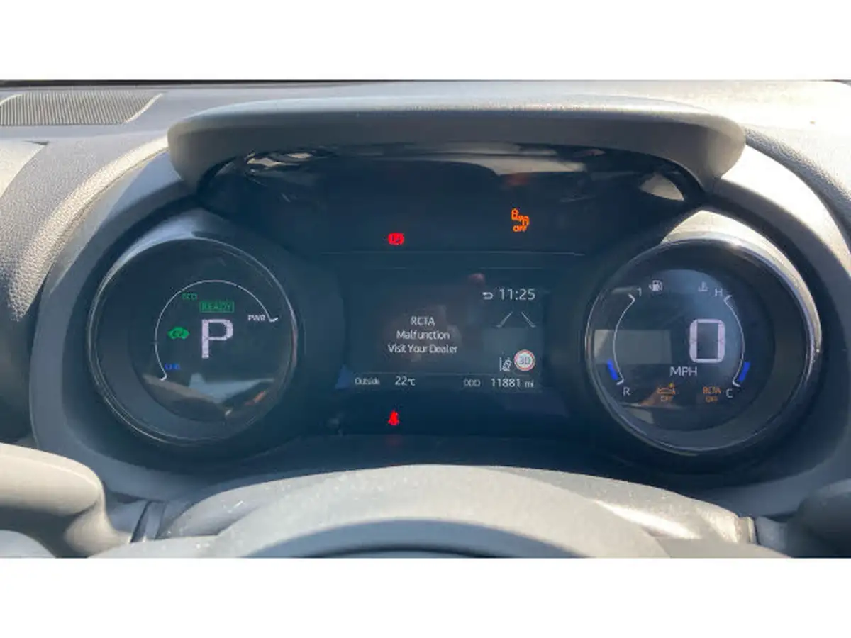 2022-toyota-yaris-15-vvt-i-excel-big-8