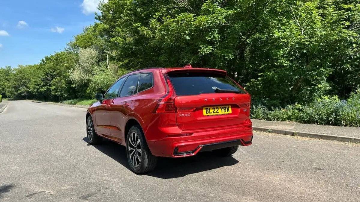 2022-volvo-xc60-20-b5-plus-big-43
