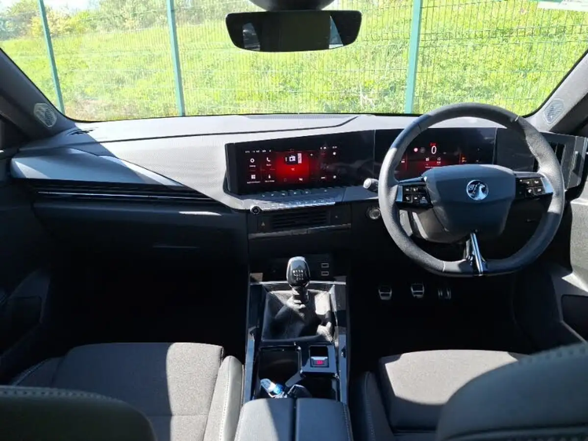 2023-vauxhall-astra-12-turbo-gs-sport-tourer-big-2