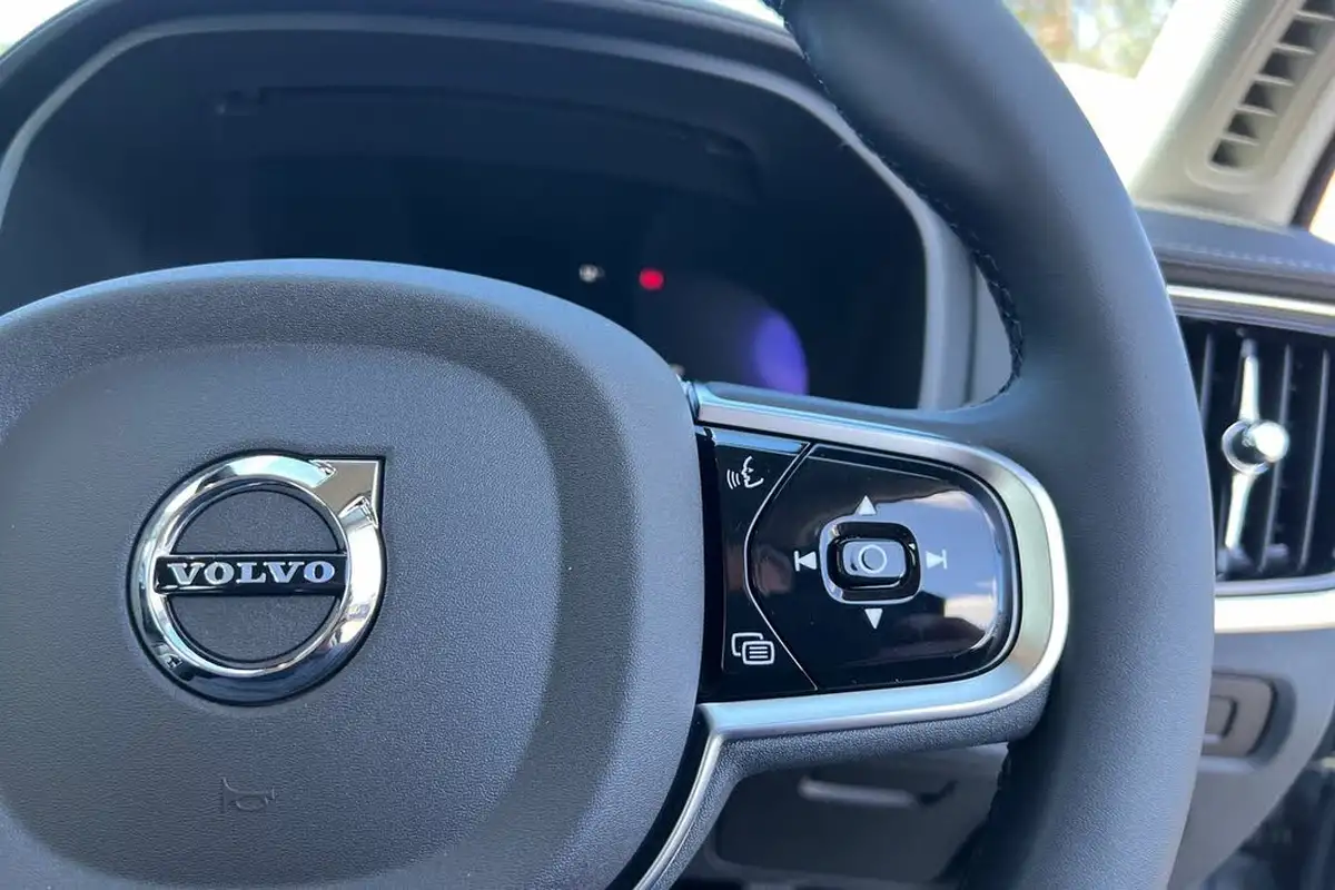 2025-volvo-v90-20-t6-plus-345bhp-dark-big-11