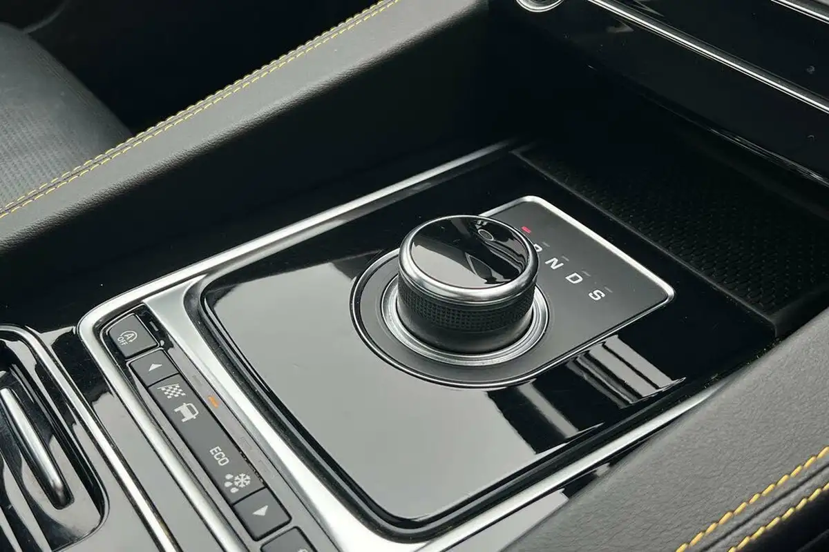 2020-jaguar-f-pace-20i-300-sport-big-20