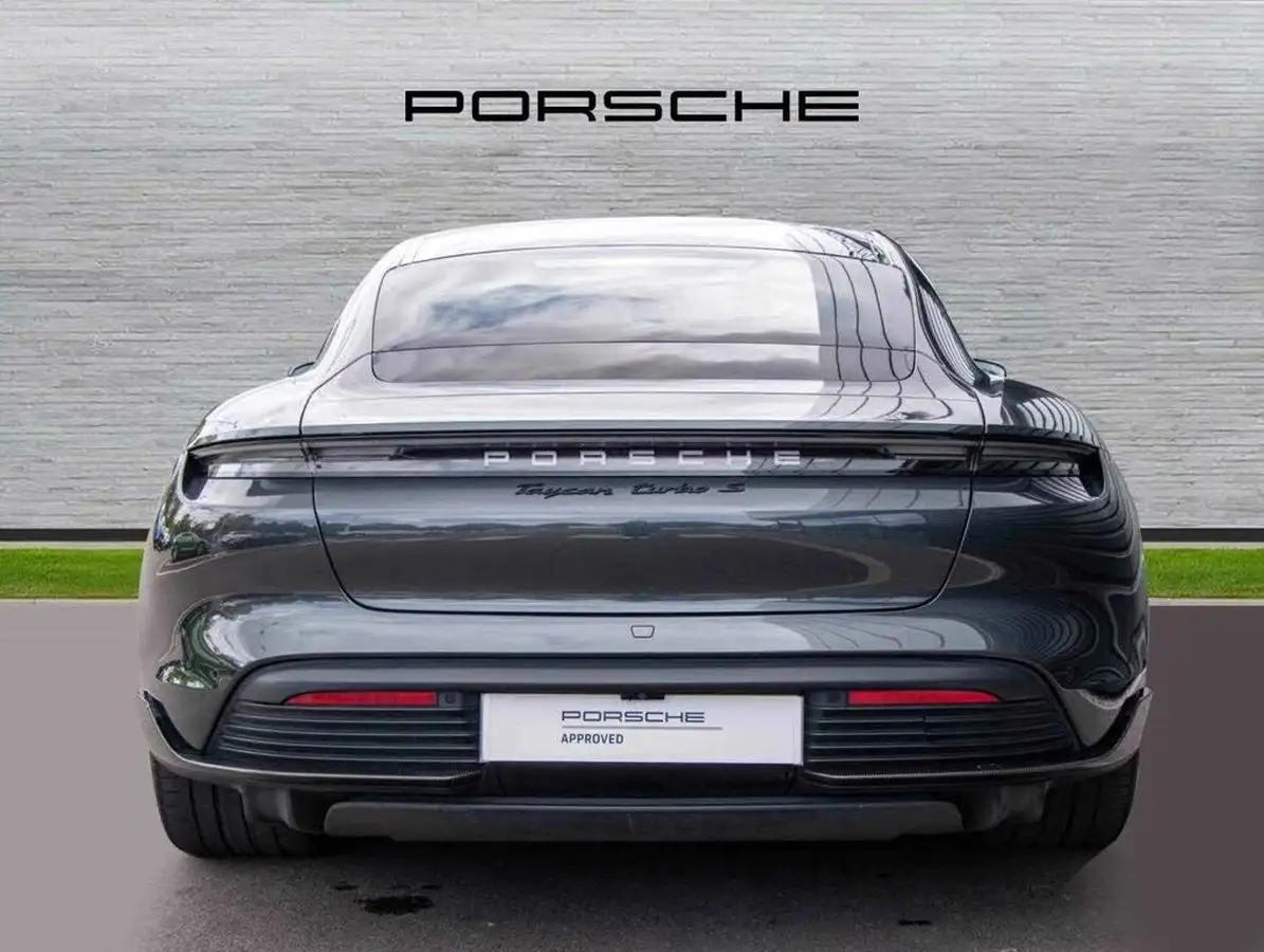 2020-porsche-taycan-e-turbo-s-big-6