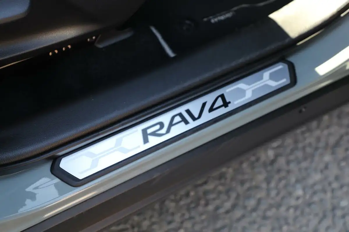 2021-toyota-rav4-25-vvt-i-design-219bhp-big-24