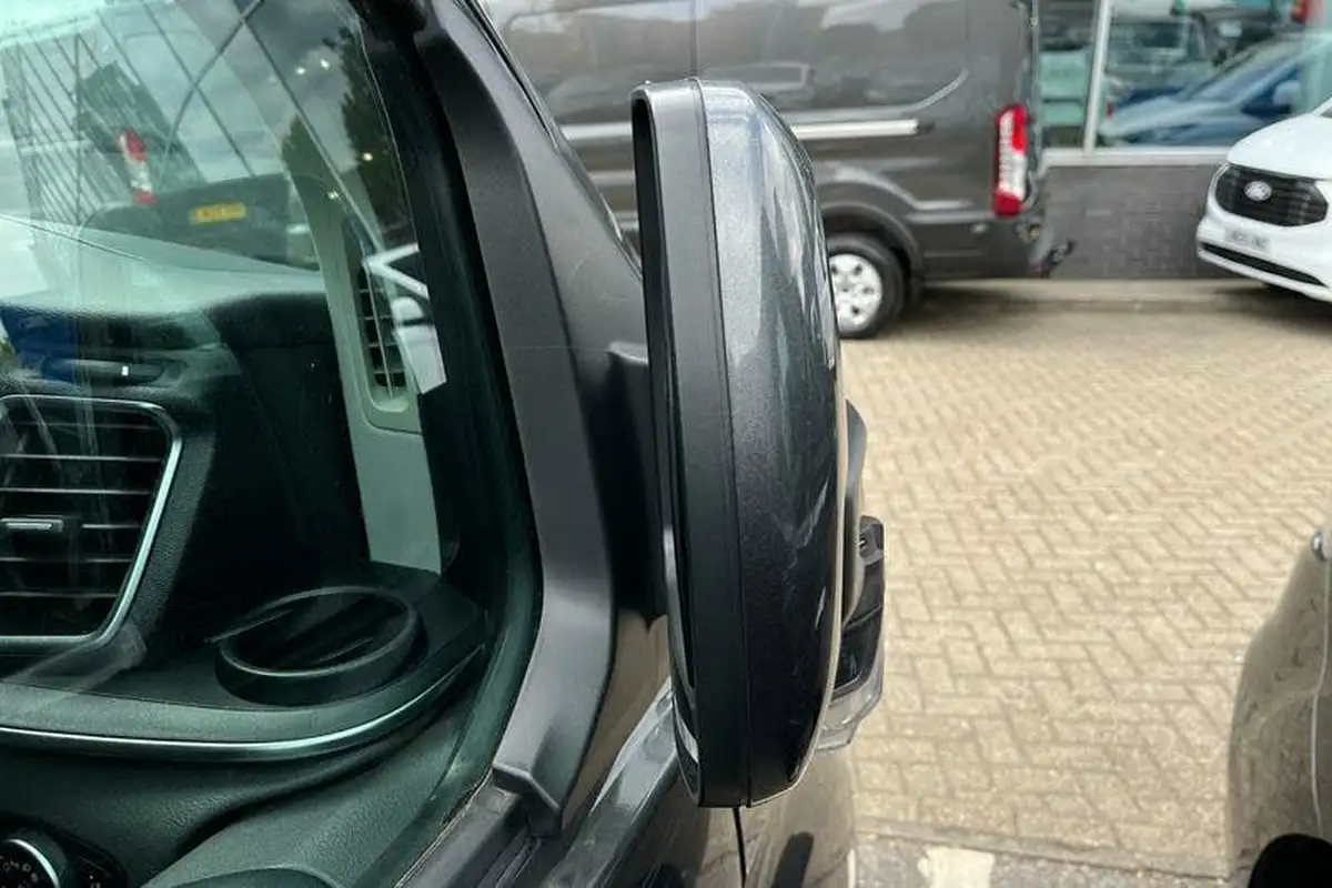 2023-ford-tourneo-custom-big-24