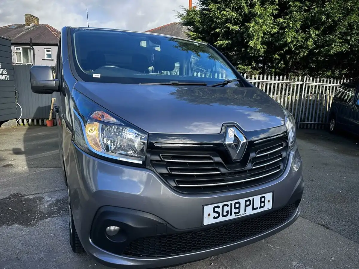 2019-renault-trafic-16dci-ll29-120-sport-nav-eu6c-bus-9-seats-big-12