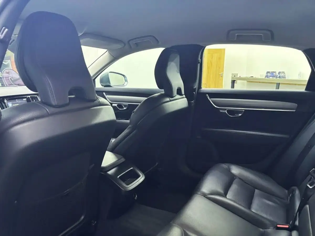 2018-volvo-s90-20td-d4-momentum-big-27