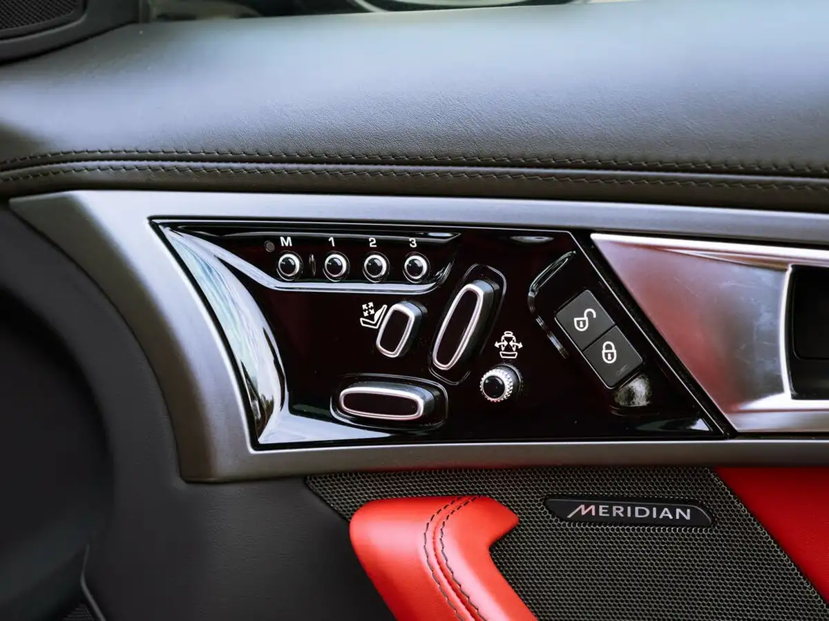2015-jaguar-f-type-30-v6-coupe-quickshift-big-77