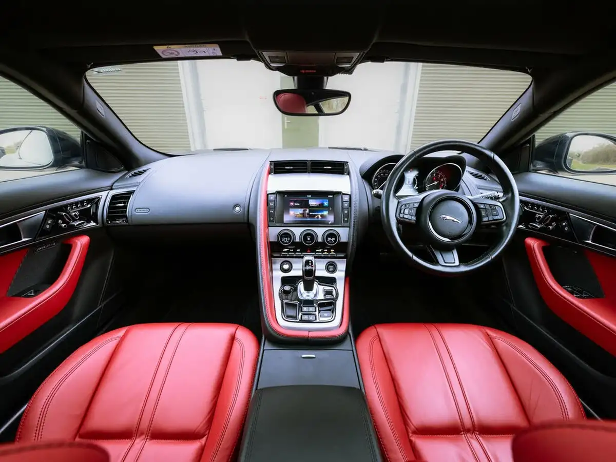 2015-jaguar-f-type-30-v6-coupe-quickshift-big-49
