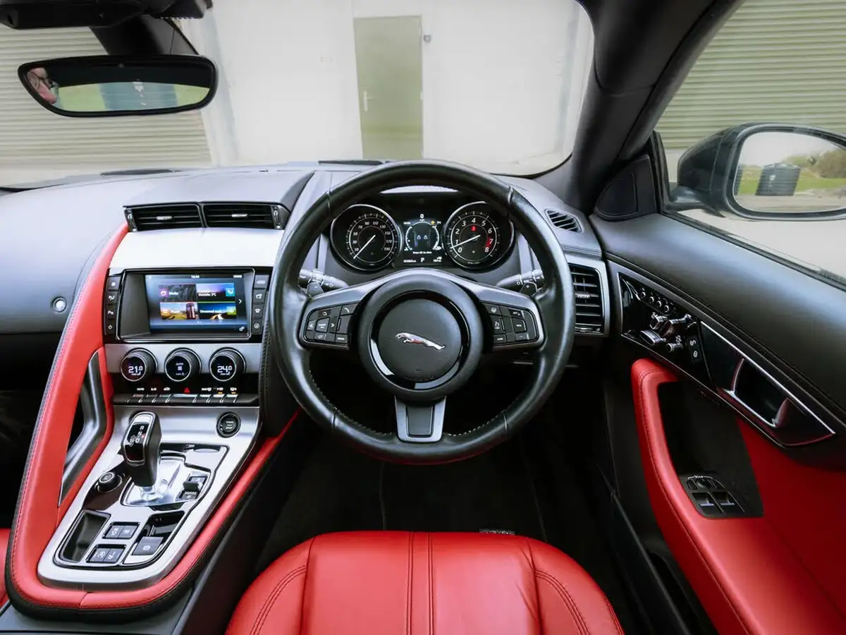 2015-jaguar-f-type-30-v6-coupe-quickshift-big-1