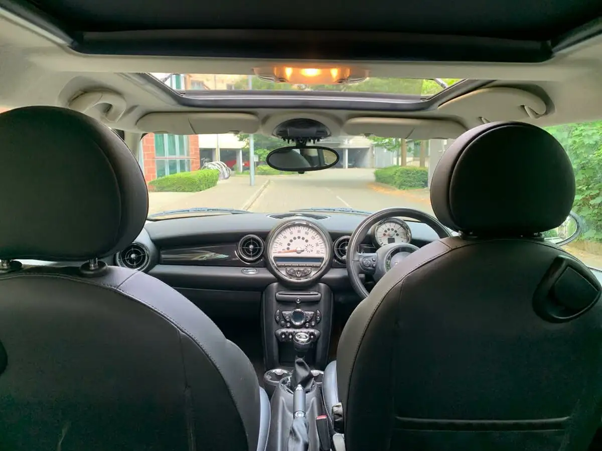 2011-mini-cooper-16-cooper-122bhp-hatchback-3d-big-9
