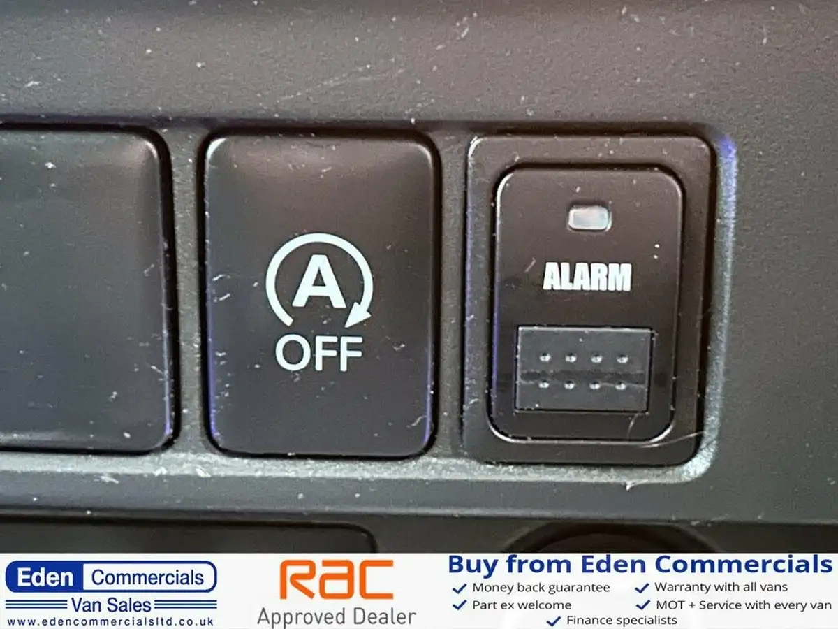 2020-mitsubishi-l200-22di-d-barbarian-auto-big-29