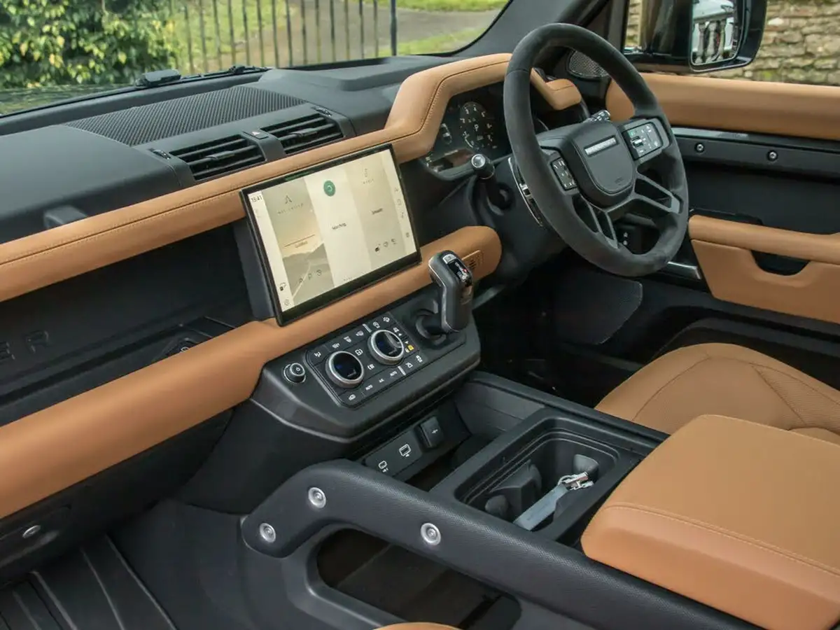 2024-land-rover-90-defender-50-p525-v8-5000cc-big-20