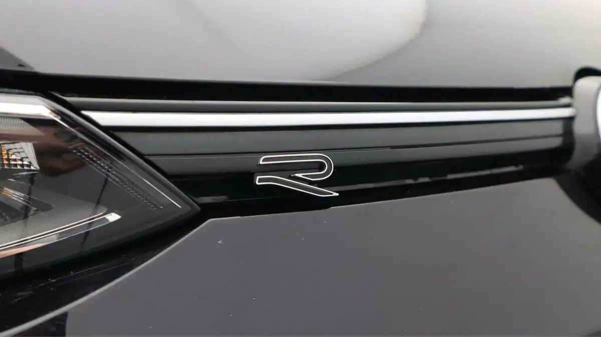 2022-volkswagen-golf-15-tsi-r-line-130ps-hatchback-big-23