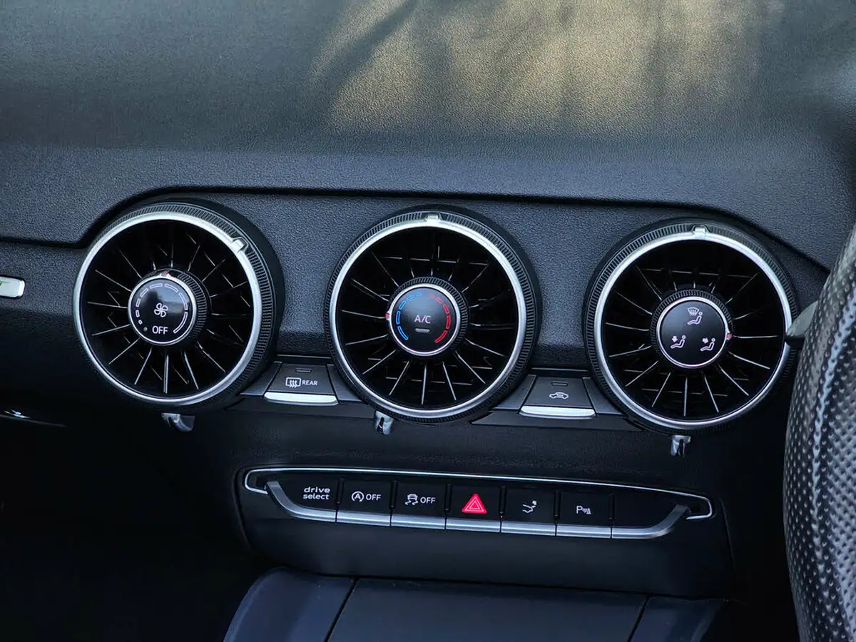 2017-audi-tt-roadster-18-tfsi-s-line-big-26
