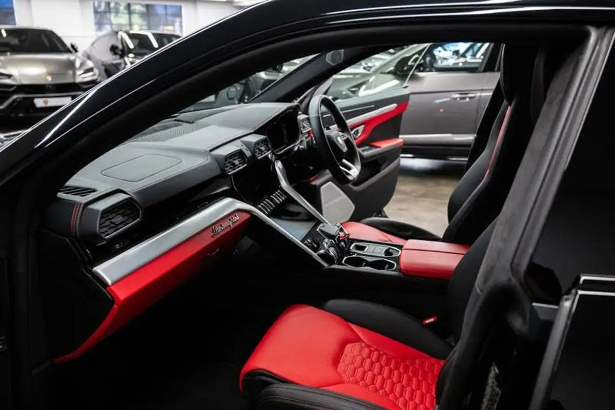 2020-lamborghini-urus-40-no-trim-big-14