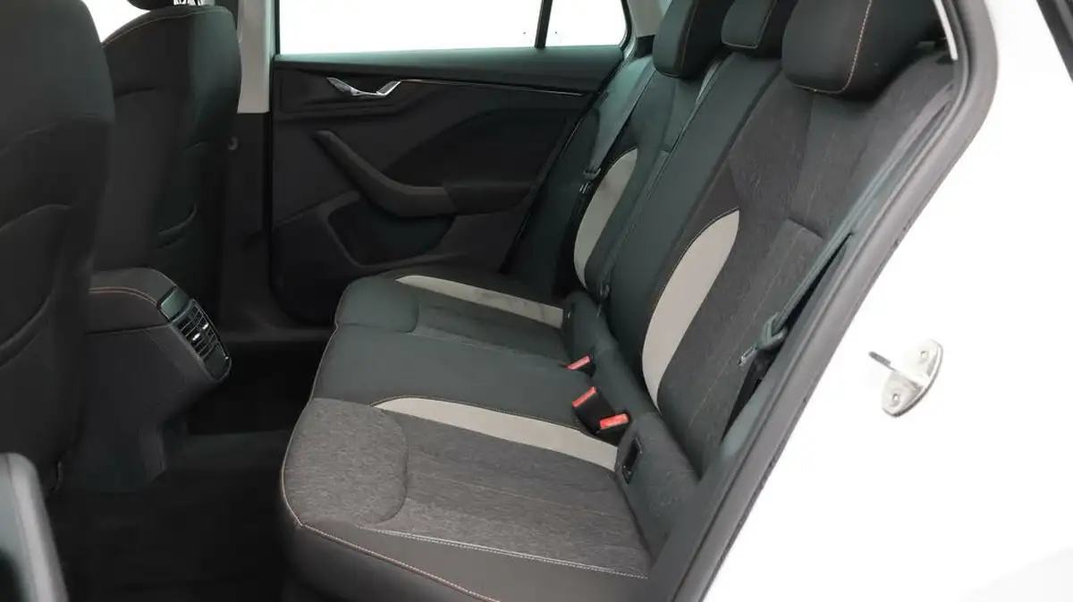 2021-skoda-kamiq-10-tsi-se-l-109ps-dsg-big-16